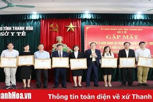Tặng Bằng khen của Chủ tịch UBND tỉnh cho các tập thể, cá nhân có thành tích xuất sắc trong công tác phòng chống dịch bệnh Covid-19
