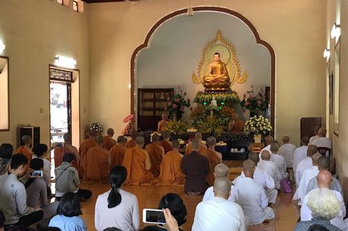 HT.Viên Minh sách tấn chư Tăng, Phật tử