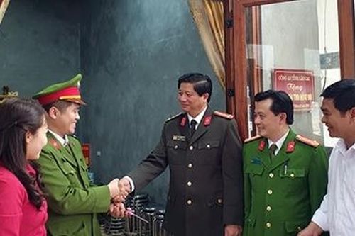Trao nhà tình nghĩa cho cán bộ chiến sĩ tại xã Bảo Hà