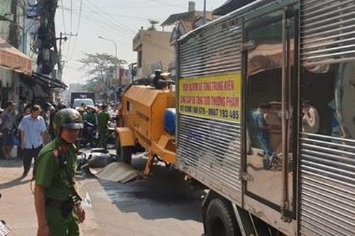 Bất cẩn, nữ sinh bị xe thùng xe trộn bê tông cán tử vong