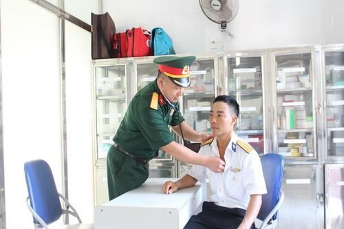 Quân y Trường Sa - chắc tay súng, giỏi y thuật
