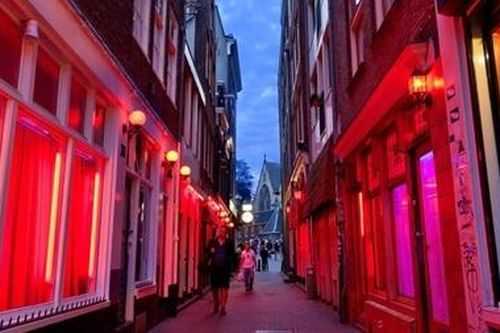 Phức tạp 'khu đèn đỏ' của Amsterdam
