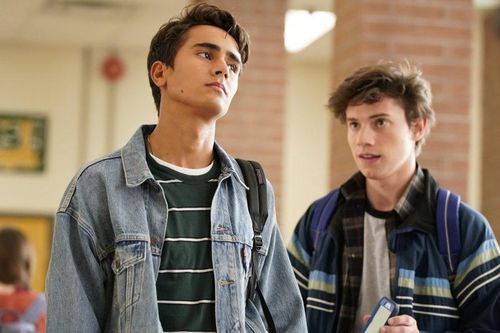 Phim đồng tính ăn theo 'Love, Simon' bị loại khỏi Disney+