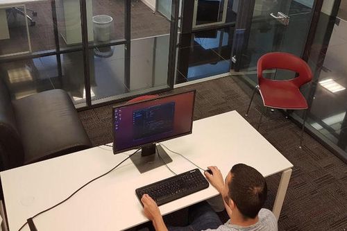 Máy tính có thể bị hack chỉ qua độ sáng màn hình