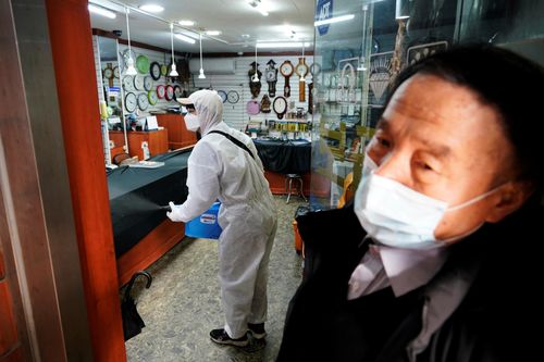 Vì sao số ca nhiễm virus corona tăng vọt ở Hàn Quốc?