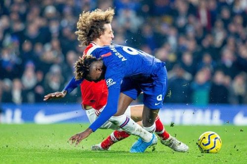 Arsenal phải nhận nhiều thẻ phạt nhất Premier League