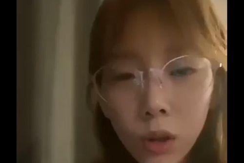 Taeyeon tiết lộ thích Honey Lee, Jun Ji Hyun