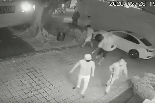 Nhà 'đại gia' ở Đà Nẵng bị nhóm đối tượng dùng mã tấu, hung khí đe dọa, đập phá