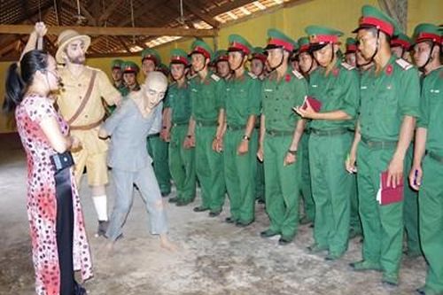 Cảm phục ý chí kiên cường, không chịu khuất phục
