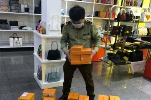 Hà Nội: Phát hiện hàng nghìn sản phẩm của các thương hiệu nổi tiếng bị làm 'nhái'