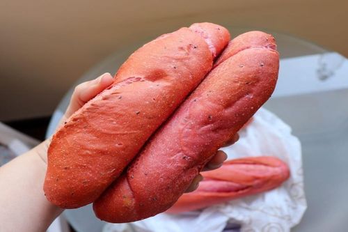 'Bánh mì thanh long' lên báo nước ngoài: Thán phục sự sáng tạo của người Việt