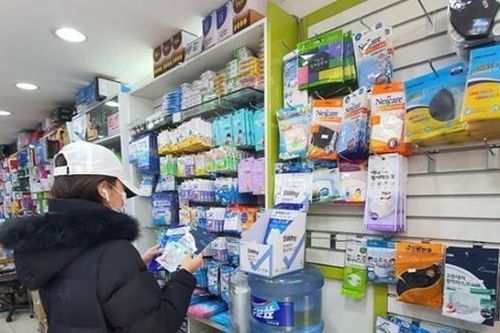 Hàn Quốc thắt chặt kiểm soát xuất khẩu khẩu trang trong dịch COVID-19