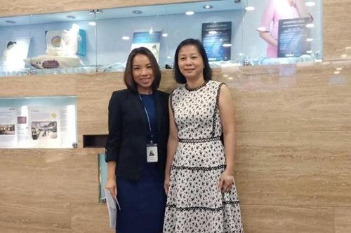 Lặng lẽ phía sau ánh hào quang sân khấu