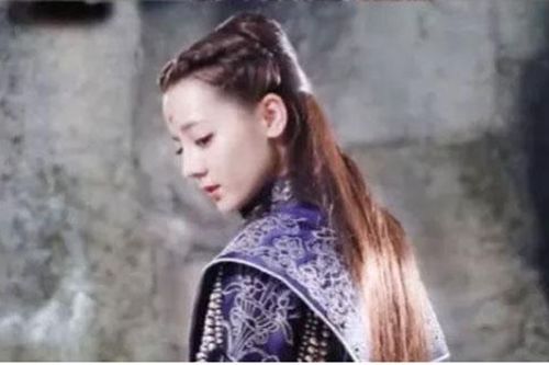 Fan 'gào thét' vì tạo hình cô dâu của Địch Lệ Nhiệt Ba trong 'Chẩm thượng thư'... quá nổi bật