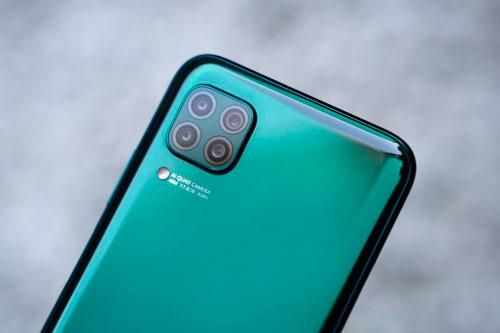 Smartphone 4 camera sau, pin 4.200 mAh, sạc nhanh 40W, RAM 6 GB, giá 7,52 triệu