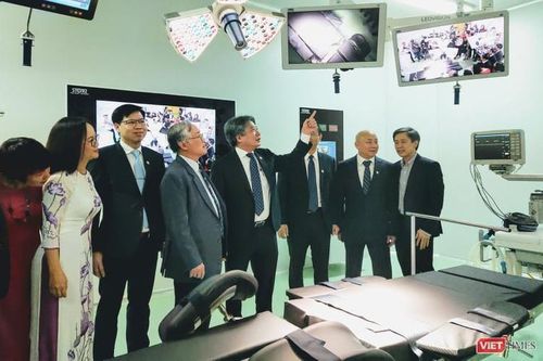 Khai trương 2 phòng mổ chất lượng cao trong ngày 'đặc biệt'