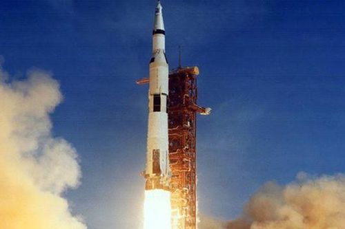 Hình ảnh mặt trăng được quay lại qua góc nhìn của phi hành gia tàu Apollo 13