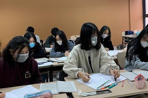 Thêm một trường Đại học ở Hà Nội quyết định cho sinh viên nghỉ đến hết 8/3 để phòng dịch COVID-19