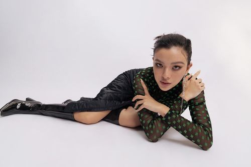 Lột xác đầy ngoạn mục, Tú Hảo thách thức: Dù 'lép' cũng không ngại mặc bikini
