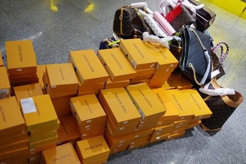 Hà Nội: Phát hiện nhiều sản phẩm Louis Vuitton, Chanel, Gucci giả mạo