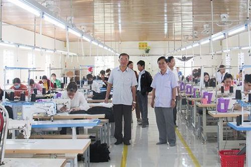 Nông dân Nguyễn Văn Cảnh mở xưởng sản xuất, tạo việc làm cho hàng trăm người
