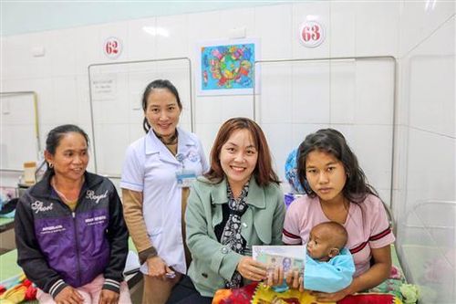 Gần 28 triệu đồng ủng hộ bệnh nhân nhi có hoàn cảnh khó khăn