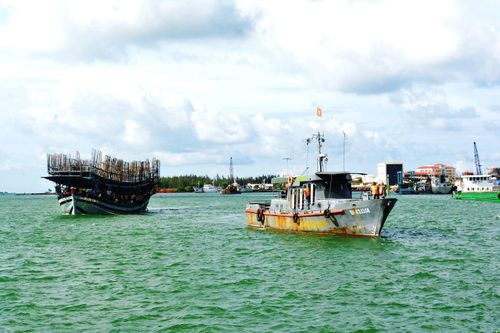Quảng Nam: Thăm hỏi, hỗ trợ thuyền viên tàu câu mực gặp nạn ở vùng biển Trường Sa