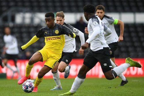 Tiền đạo 15 tuổi sắp được lên đội một Dortmund