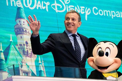 Chủ tịch Disney Bob Iger kiếm và tiêu tiền xa xỉ như thế nào