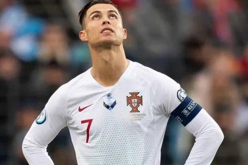 Euro 2020 trước nguy cơ bị hoãn vì Covid-19