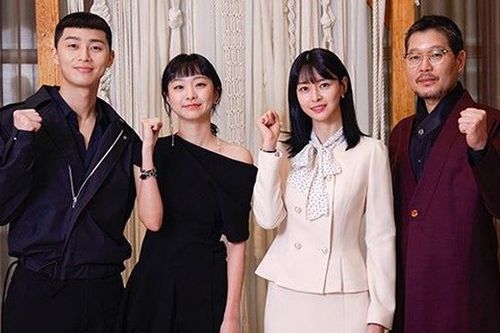 Dàn sao 'Thế hệ Itaewon' livestream buổi họp báo