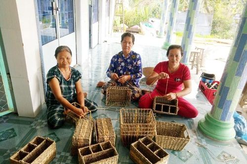 Tạo việc làm cho phụ nữ nông thôn