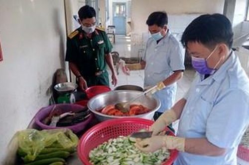 Trường Quân sự TP Cần Thơ tiếp nhận 29 công dân Việt Nam về nước
