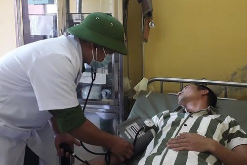 NHÂN NGÀY THẦY THUỐC VIỆT NAM (27-2): - Những thầy thuốc mang quân hàm