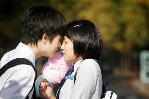 Mẹ sốc khi đọc tin nhắn rủ con gái đi khách sạn