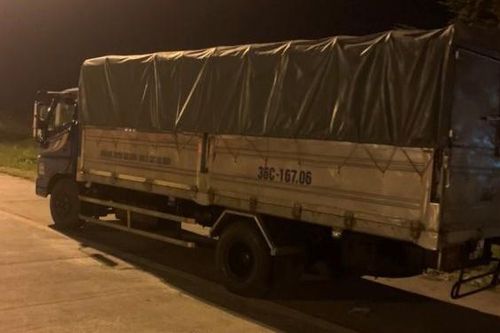 Liều phóng ô tô ngược chiều vài km, tài xế 'trả giá' 16-18 triệu đồng