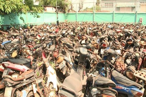 Xe máy vô chủ 'quá tải' ở bãi chứa tang vật