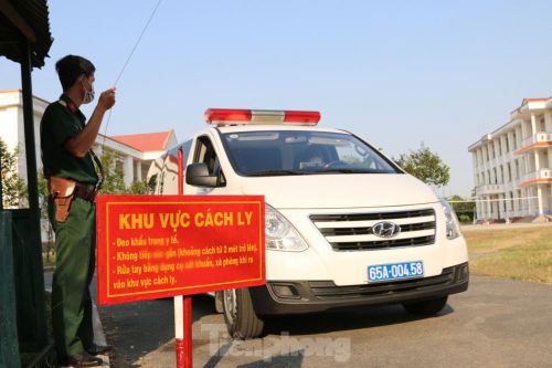 Bên trong khu vực cách ly 28 người về từ vùng dịch tại Trường quân sự Cần Thơ