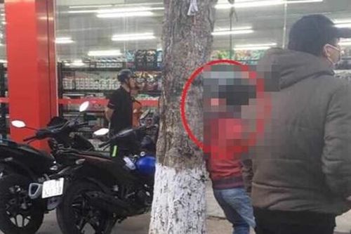 Người đàn ông treo cổ tự tử giữa phố