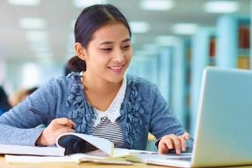 Hàng loạt trường đại học tiếp tục cho sinh viên nghỉ thêm 1-2 tuần và vẫn học trực tuyến