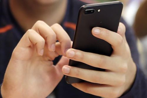 Dùng điện thoại, máy tính mỗi ngày, nhớ kĩ 4 mẹo này để không hại mắt