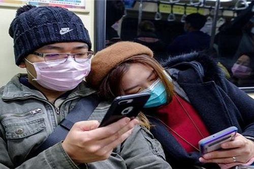 Các nhà sản xuất khẩu trang phát triển thiết kế mới, kỳ vọng nhu cầu tiếp tục gia tăng