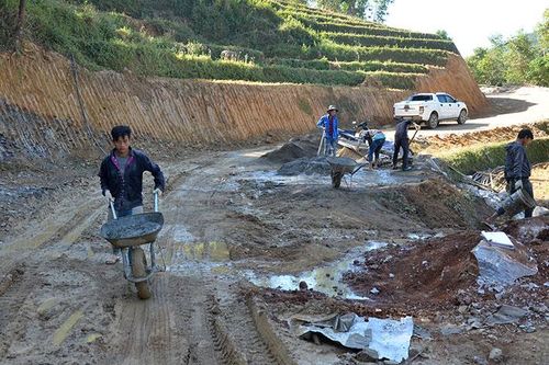 Tủa Chùa khơi dậy sức dân phát triển giao thông nông thôn