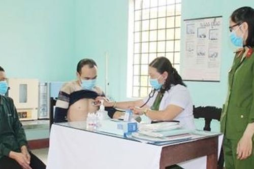 Những thầy thuốc đặc biệt trong trại giam