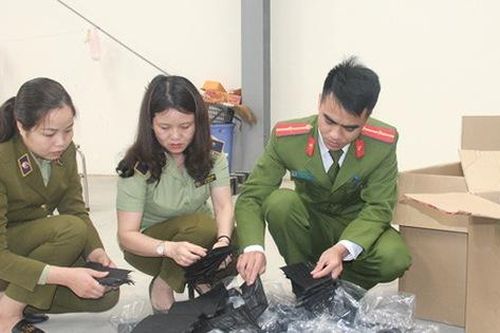 Thu giữ 5000 khẩu trang không rõ nguồn gốc