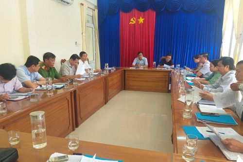 Để một phụ nữ trở về từ vùng dịch trốn cách ly, Chủ tịch xã bị đình chỉ công tác