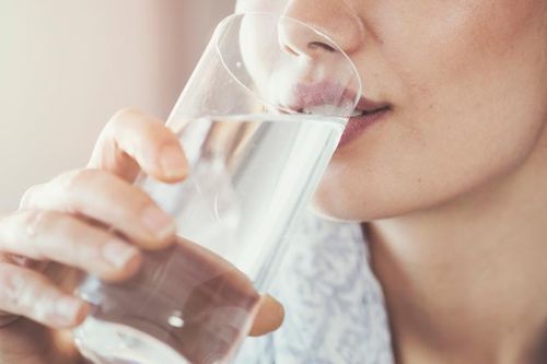 Người mắc bệnh thận ngày càng trẻ hóa vì lười uống nước