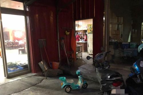 Để cháu trai tự chơi câu cá, dượng hối hận cả đời