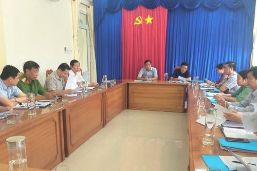 Chậm cách ly một phụ nữ về từ vùng dịch Hàn Quốc, 2 cán bộ bị xử lý