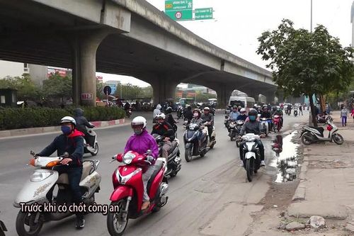 Đoàn xe băng băng đi ngược đường Hà Nội phản ứng bất ngờ khi gặp CSGT